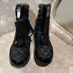 Khombu Black Quilted Winter Boots Brand New with Tags size 6